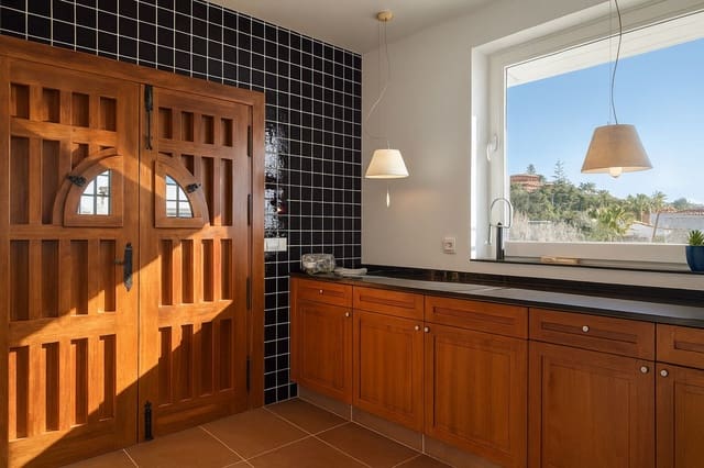 4 makuuhuone Huvila myytävänä paikassa La Capellania, Benalmádena mukana 
autotalli - 2 695 000 € (Ref: 9145053)