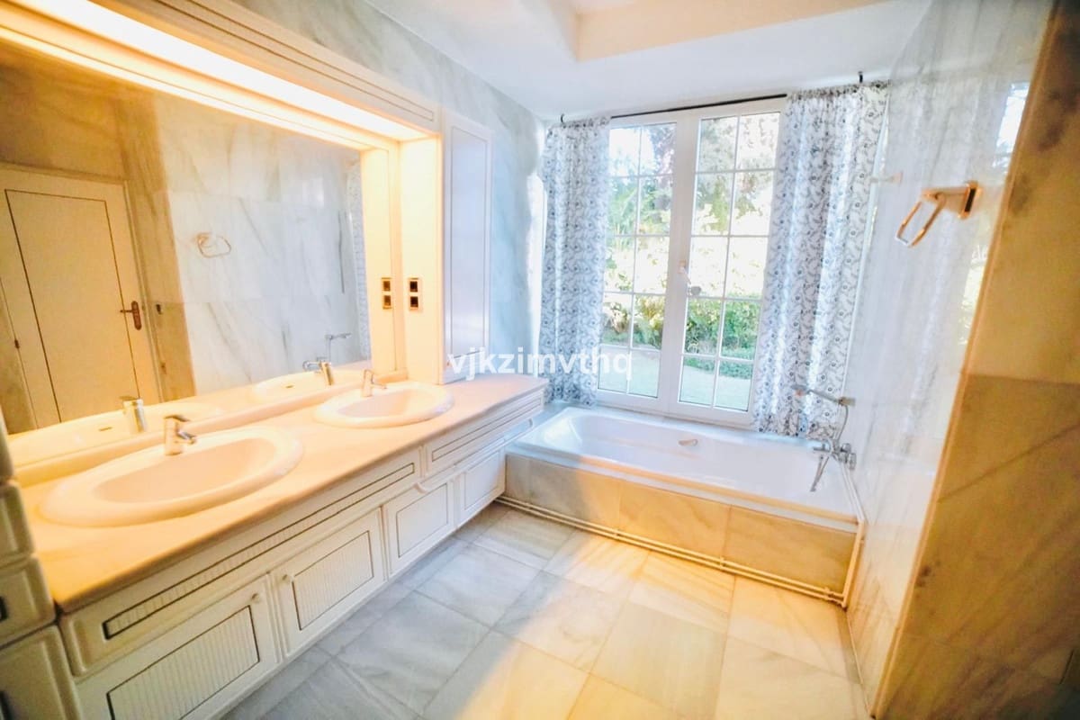 Chalet de 6 habitaciones en Benalmádena en venta con garaje - 2.200.000 € (Ref: 9145054)