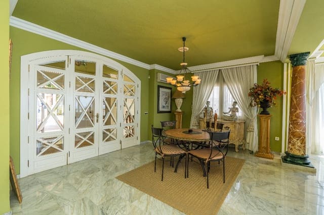 6 slaapkamer Villa te koop in Benalmadena Costa, Benalmádena - € 1.900.000 (Ref: 9145058)