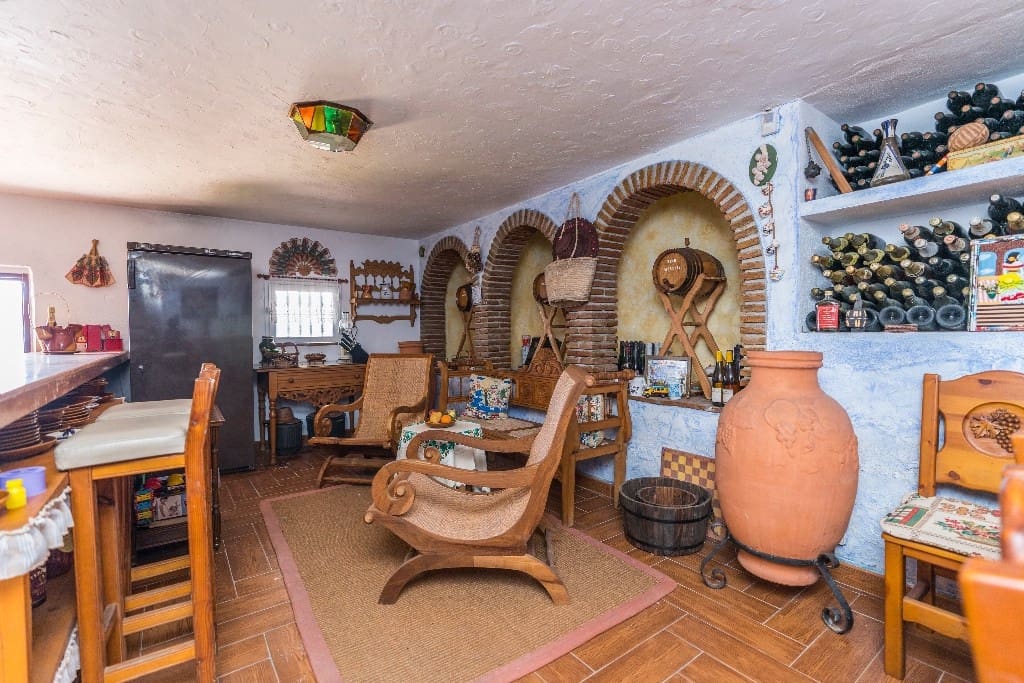 6 slaapkamer Villa te koop in Benalmadena Costa - € 1.900.000 (Ref: 9145058)