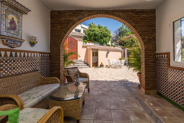 6 slaapkamer Villa te koop in Benalmadena Costa, Benalmádena - € 1.900.000 (Ref: 9145058)
