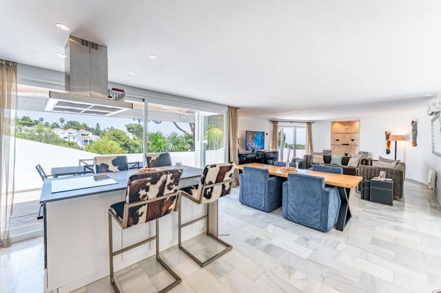 4 bedroom Villa for sale in Calahonda, Mijas with garage - € 1,650,000 (Ref: 9145061)