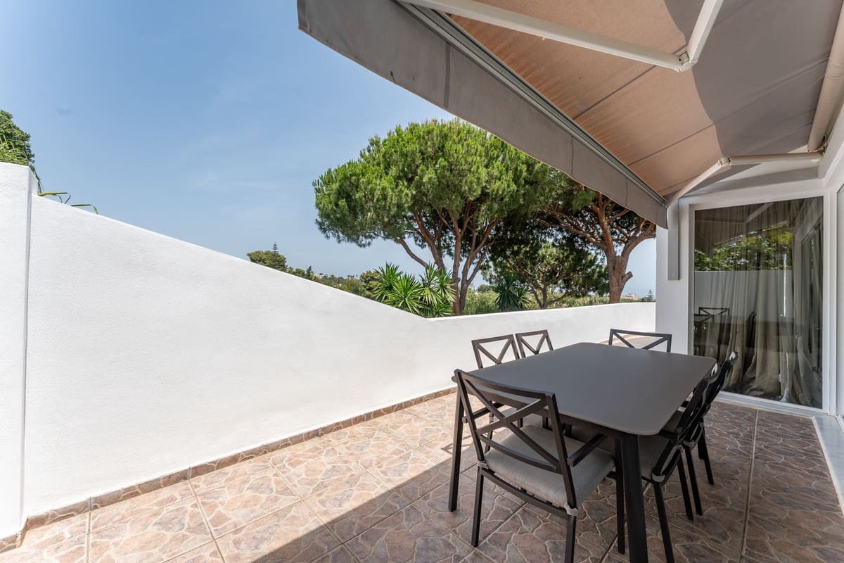 4 bedroom Villa for sale in Calahonda with garage - € 1,650,000 (Ref: 9145061)