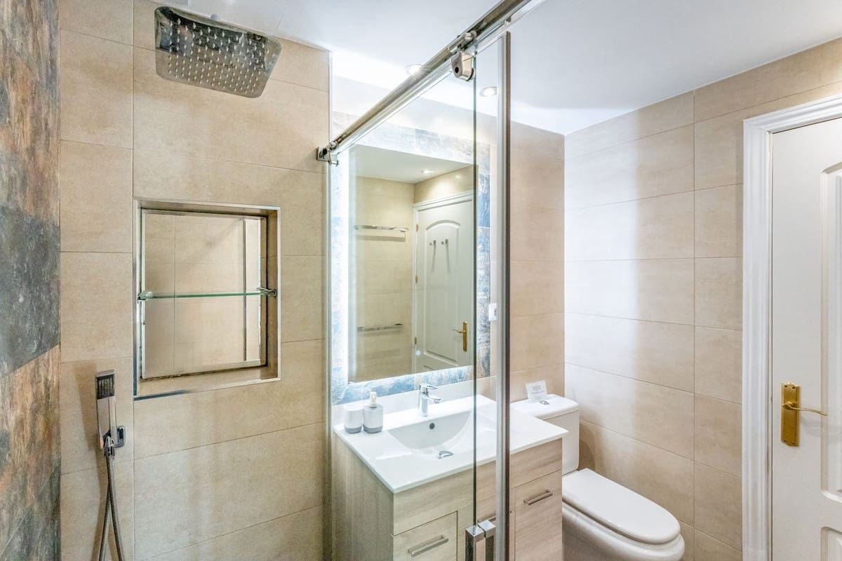 4 bedroom Villa for sale in Calahonda with garage - € 1,650,000 (Ref: 9145061)