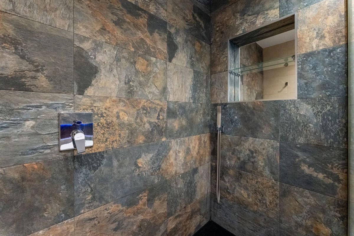 4 bedroom Villa for sale in Calahonda with garage - € 1,650,000 (Ref: 9145061)