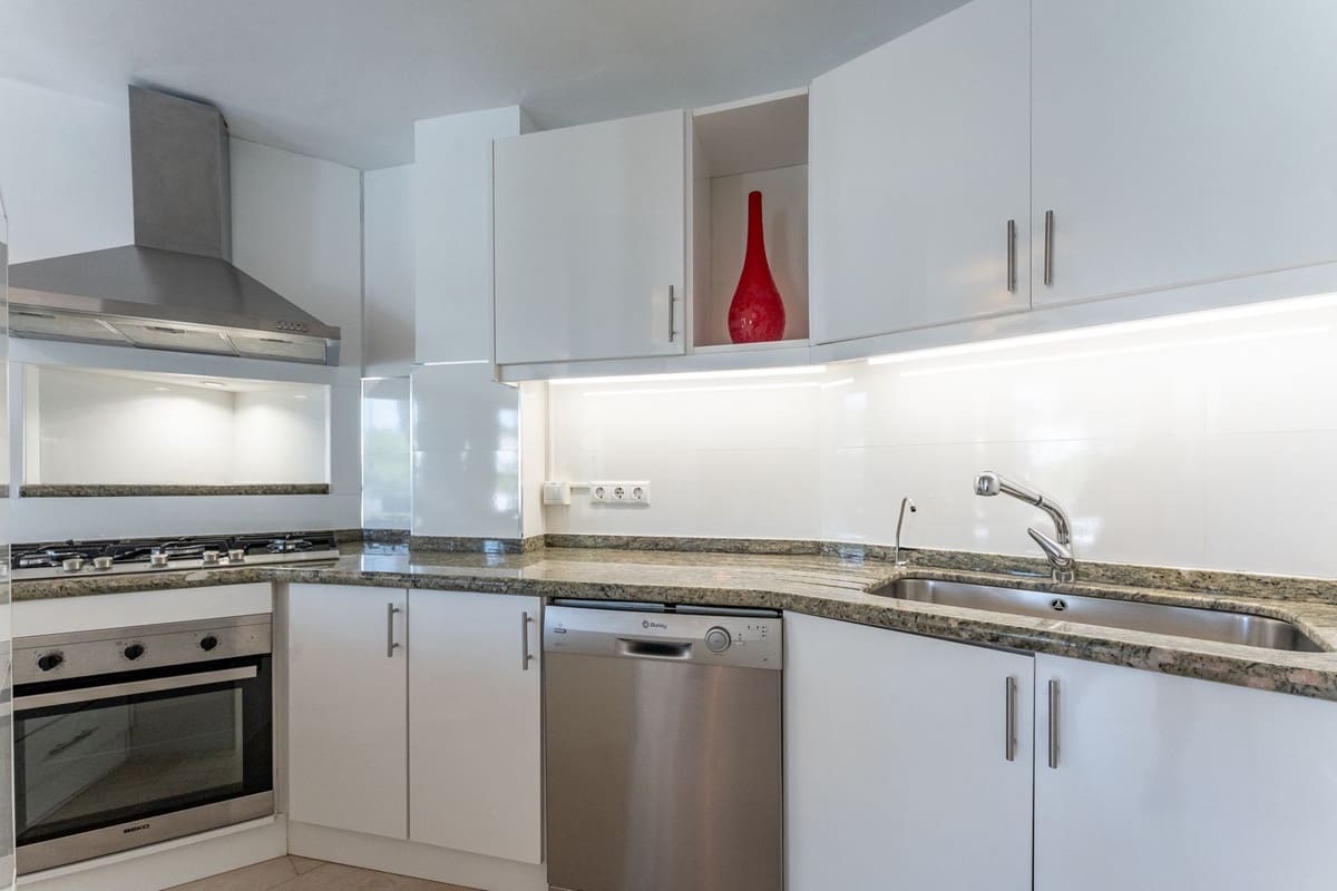 4 bedroom Villa for sale in Calahonda with garage - € 1,650,000 (Ref: 9145061)