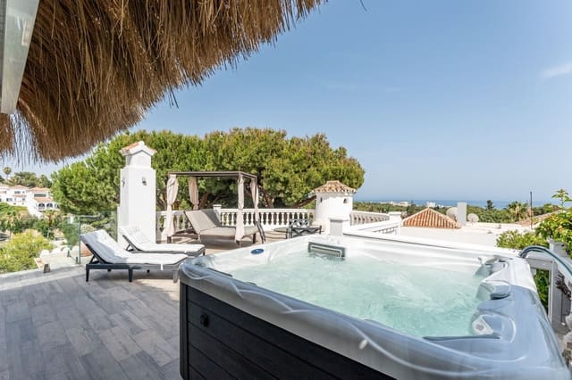 4 bedroom Villa for sale in Calahonda, Mijas with garage - € 1,650,000 (Ref: 9145061)