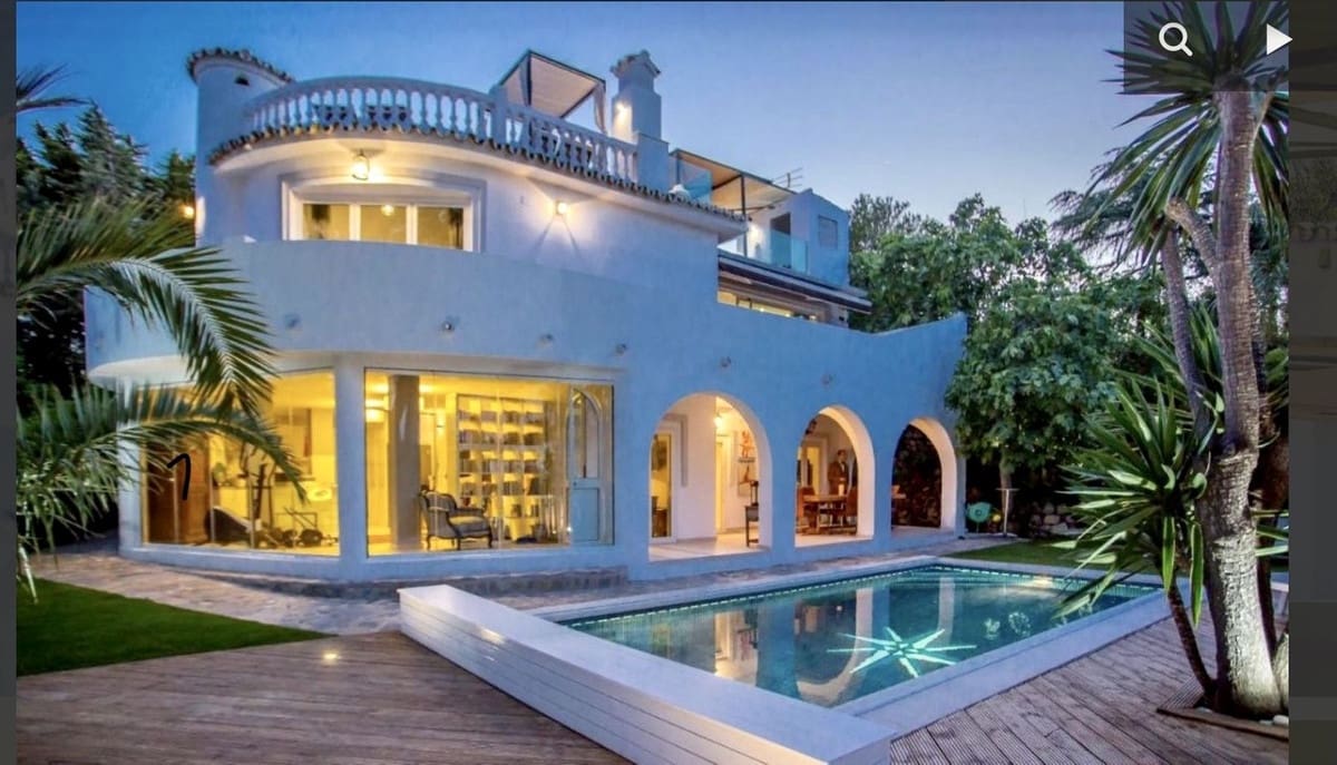 4 bedroom Villa for sale in Calahonda with garage - € 1,650,000 (Ref: 9145061)