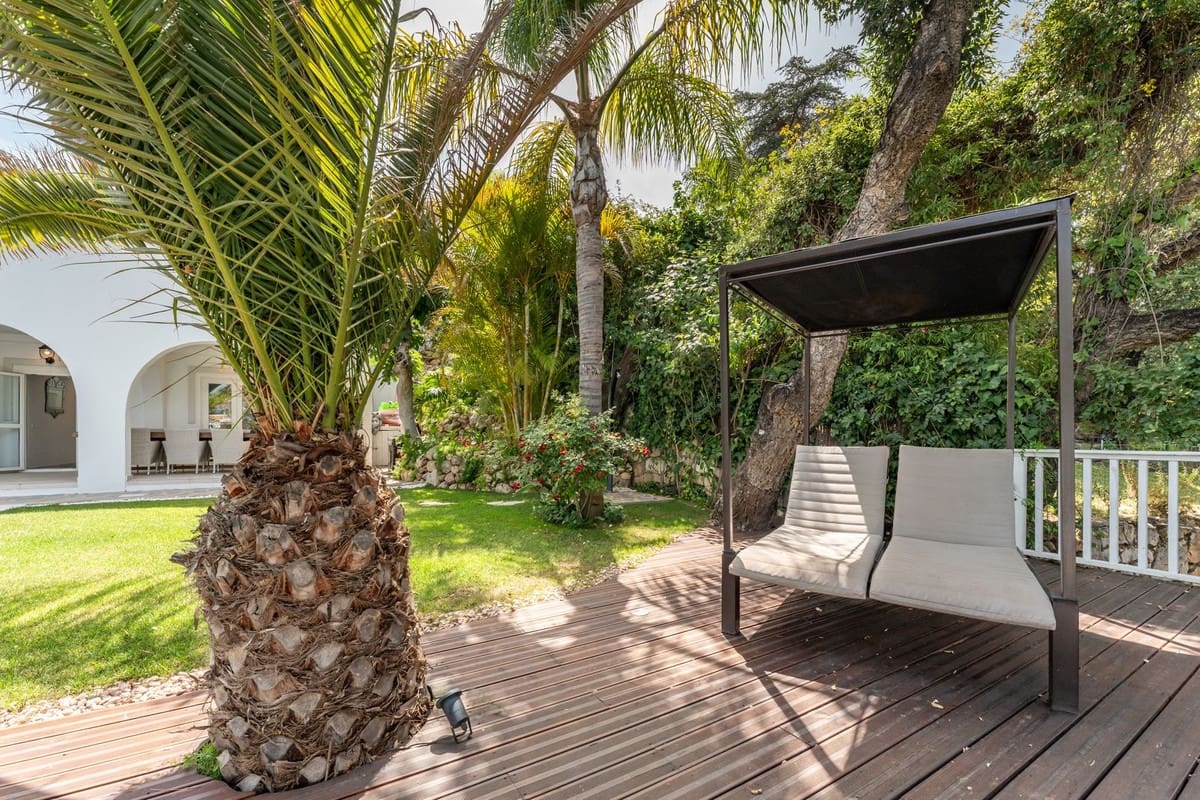 4 bedroom Villa for sale in Calahonda with garage - € 1,650,000 (Ref: 9145061)