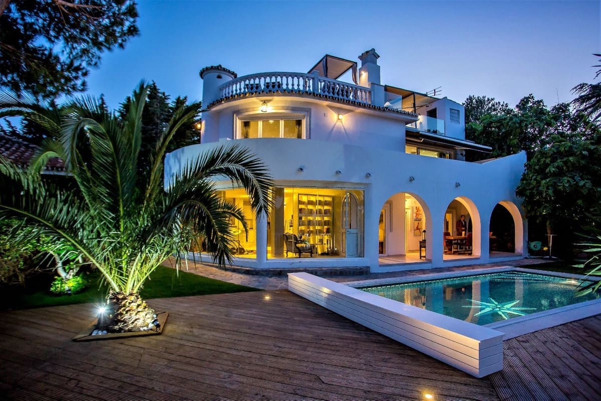 4 bedroom Villa for sale in Calahonda with garage - € 1,650,000 (Ref: 9145061)