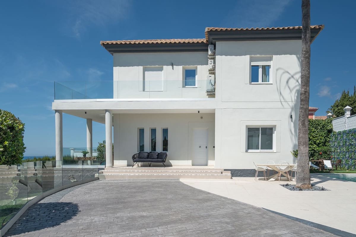 5 makuuhuone Huvila myytävänä paikassa El Faro - 1 460 000 € (Ref: 9145068)
