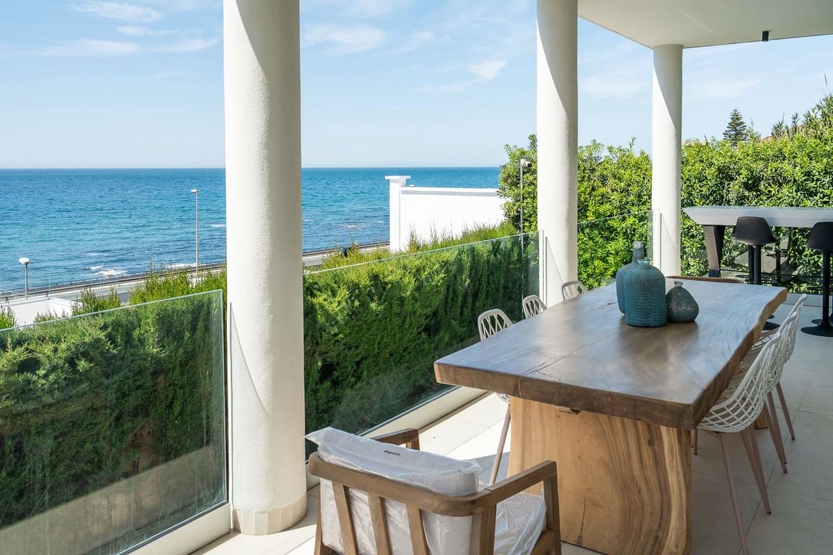 5 makuuhuone Huvila myytävänä paikassa El Faro - 1 460 000 € (Ref: 9145068)