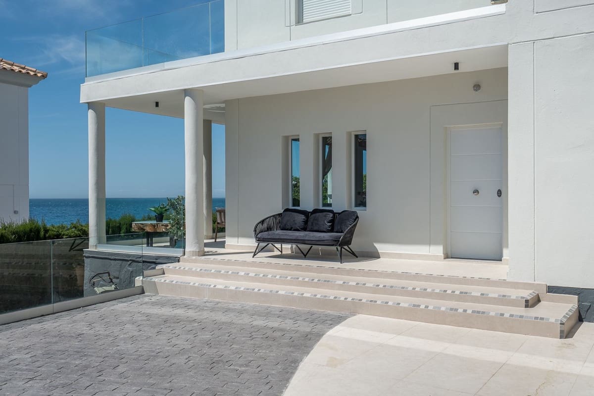 5 makuuhuone Huvila myytävänä paikassa El Faro - 1 460 000 € (Ref: 9145068)