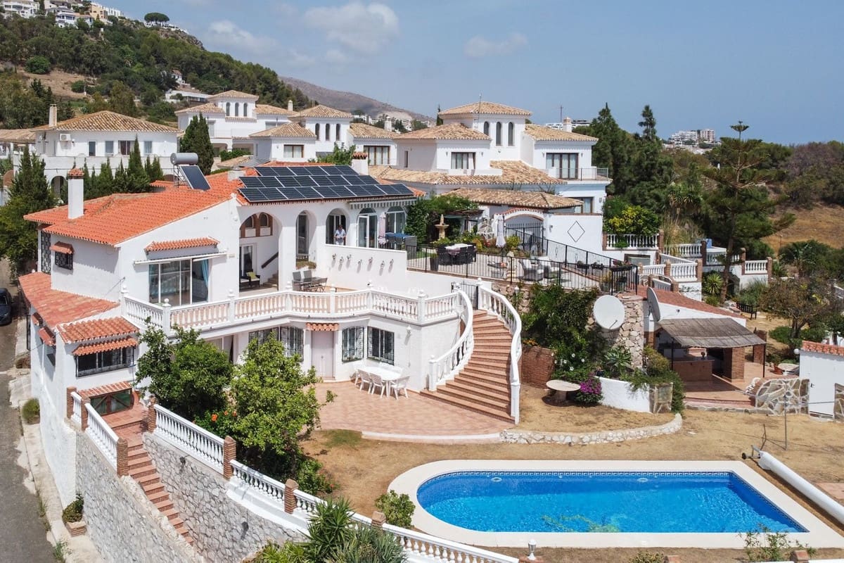 7 slaapkamer Villa te koop in La Capellania met garage - € 1.295.000 (Ref: 9145073)