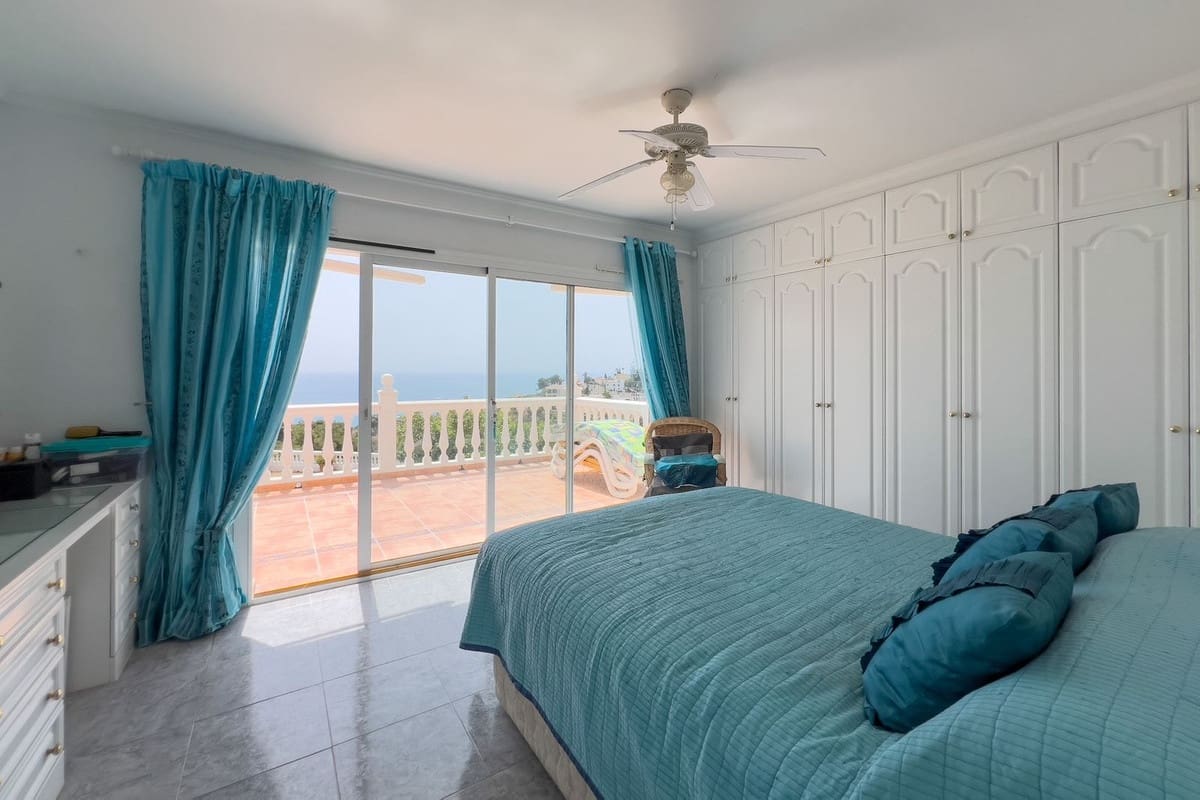 7 slaapkamer Villa te koop in La Capellania met garage - € 1.295.000 (Ref: 9145073)