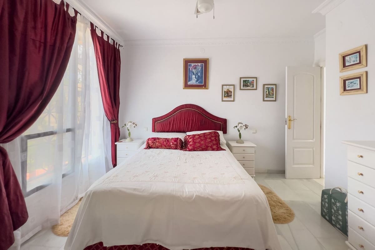 7 slaapkamer Villa te koop in La Capellania met garage - € 1.295.000 (Ref: 9145073)