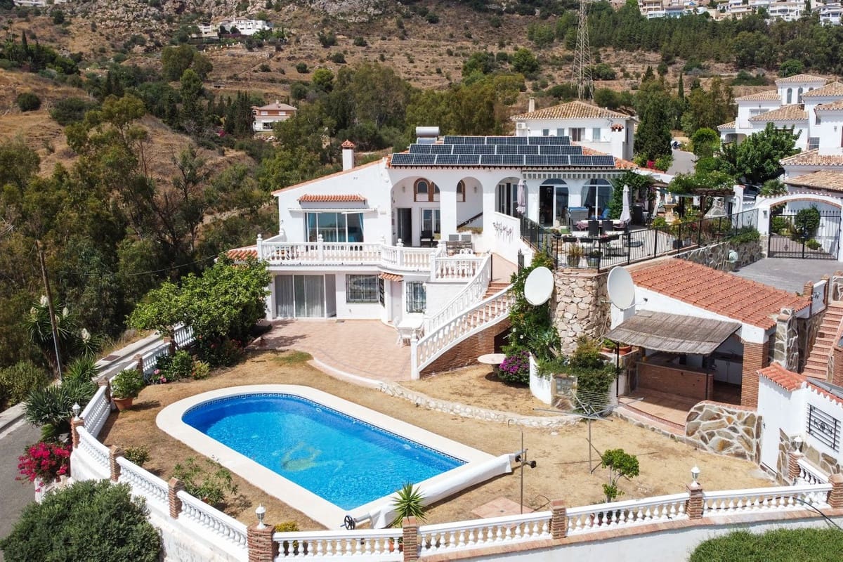 7 slaapkamer Villa te koop in La Capellania met garage - € 1.295.000 (Ref: 9145073)
