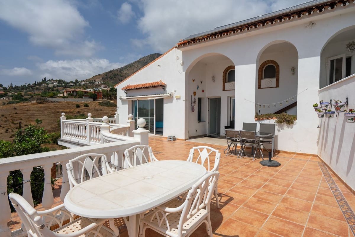 7 slaapkamer Villa te koop in La Capellania met garage - € 1.295.000 (Ref: 9145073)