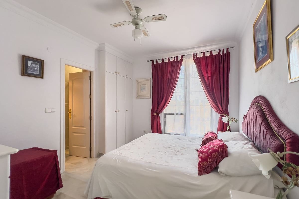 7 slaapkamer Villa te koop in La Capellania met garage - € 1.295.000 (Ref: 9145073)