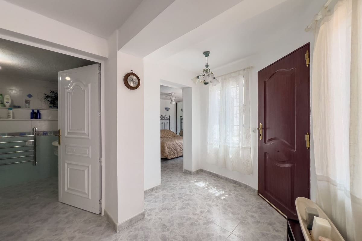 7 slaapkamer Villa te koop in La Capellania met garage - € 1.295.000 (Ref: 9145073)