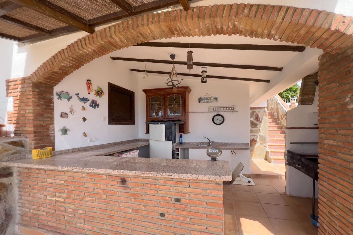 7 slaapkamer Villa te koop in La Capellania met garage - € 1.295.000 (Ref: 9145073)