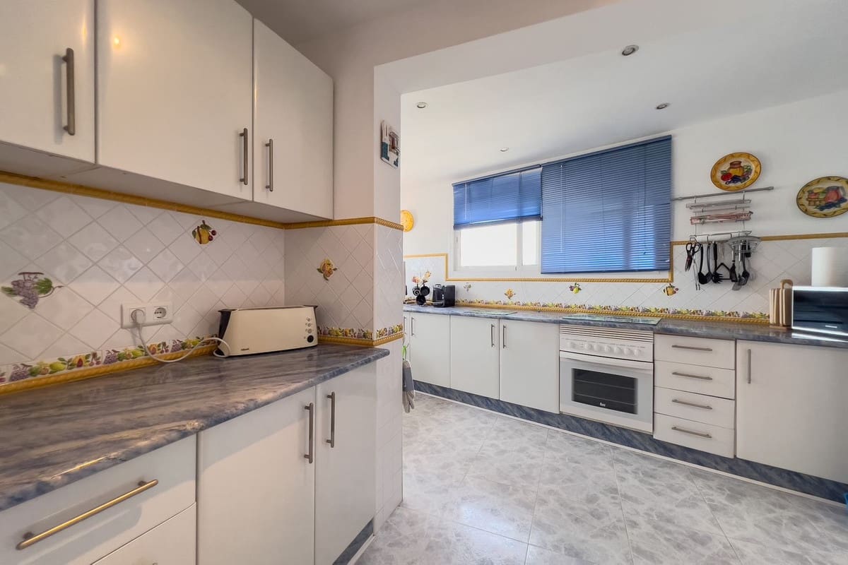 7 slaapkamer Villa te koop in La Capellania met garage - € 1.295.000 (Ref: 9145073)