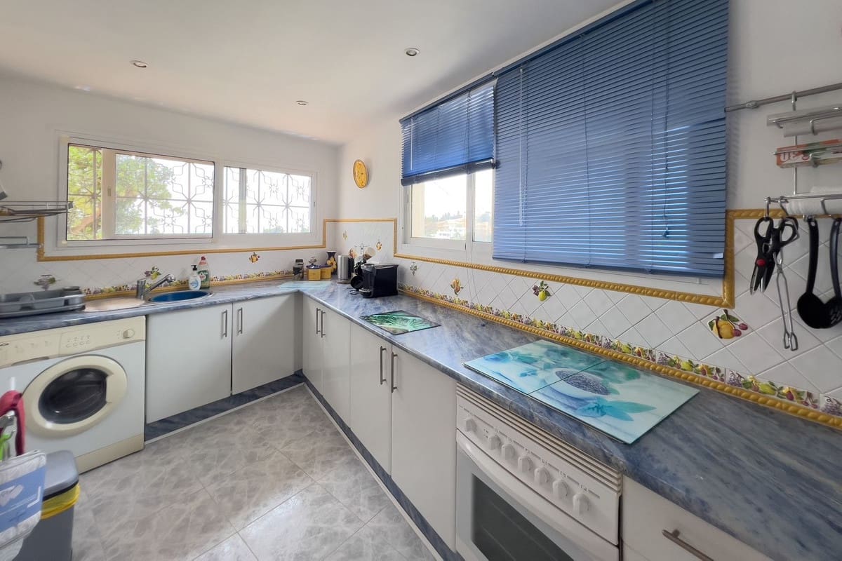 7 slaapkamer Villa te koop in La Capellania met garage - € 1.295.000 (Ref: 9145073)