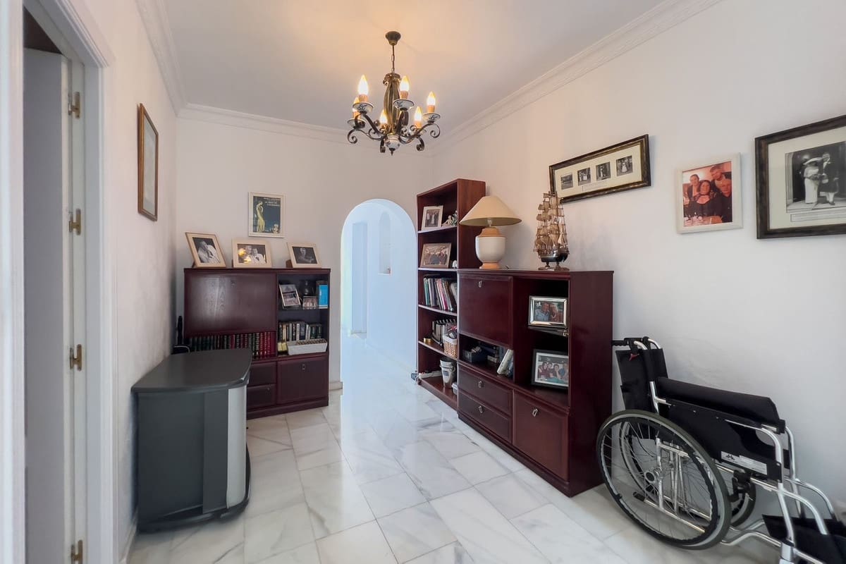 7 slaapkamer Villa te koop in La Capellania met garage - € 1.295.000 (Ref: 9145073)