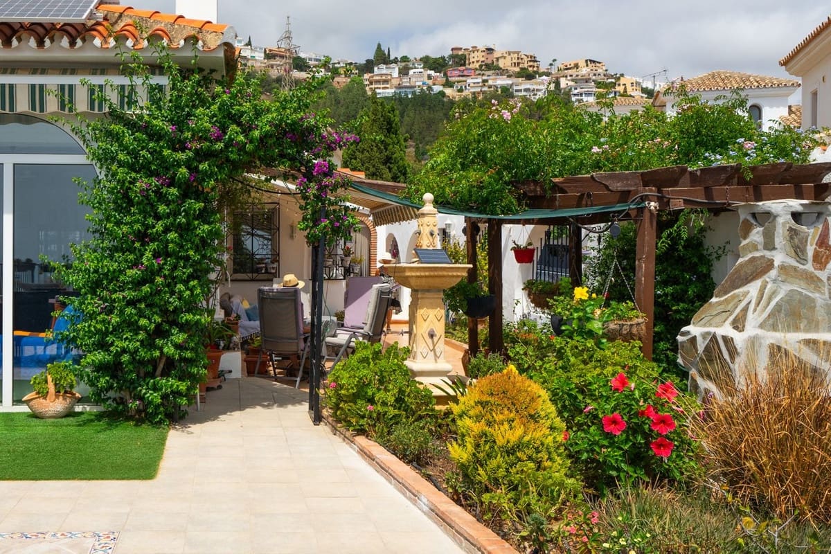 7 slaapkamer Villa te koop in La Capellania met garage - € 1.295.000 (Ref: 9145073)