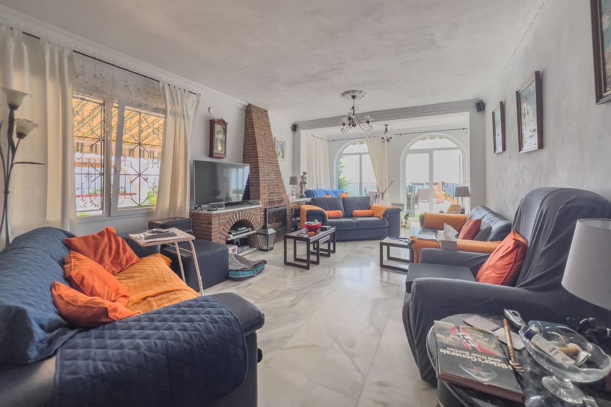 7 slaapkamer Villa te koop in La Capellania met garage - € 1.295.000 (Ref: 9145073)