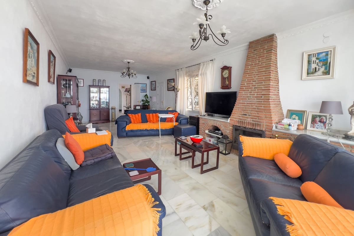7 slaapkamer Villa te koop in La Capellania met garage - € 1.295.000 (Ref: 9145073)