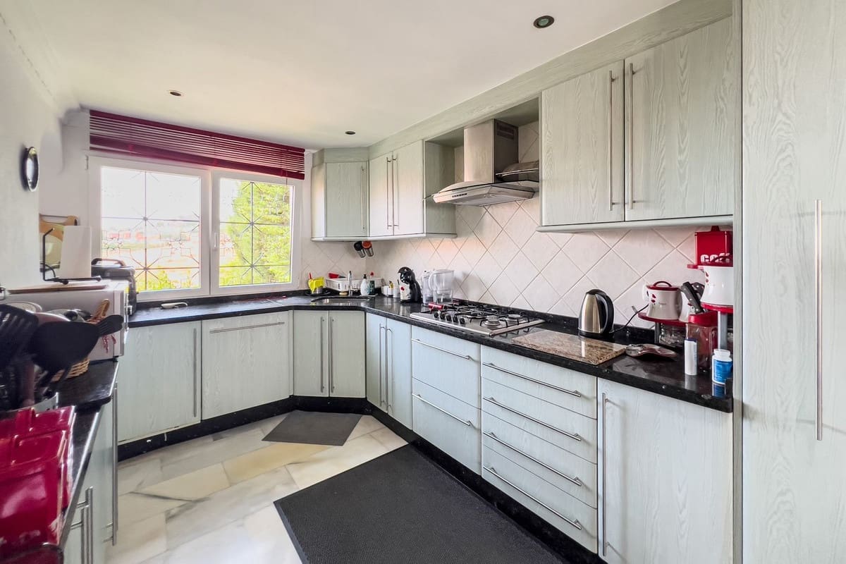 7 slaapkamer Villa te koop in La Capellania met garage - € 1.295.000 (Ref: 9145073)