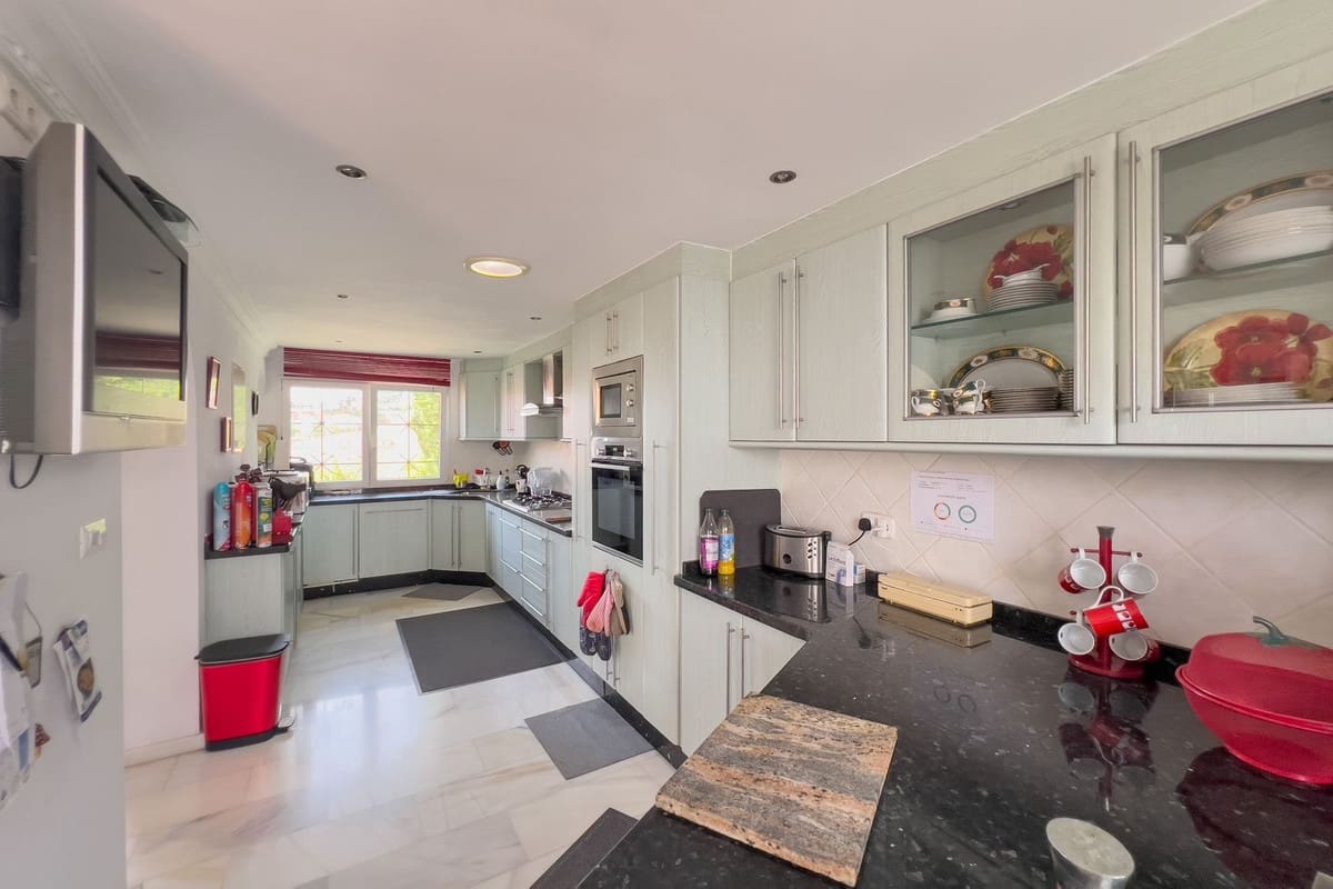 7 slaapkamer Villa te koop in La Capellania met garage - € 1.295.000 (Ref: 9145073)