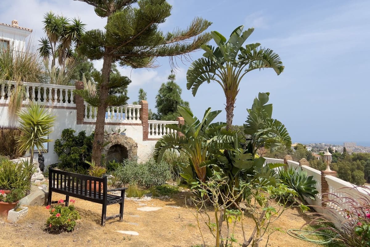 7 slaapkamer Villa te koop in La Capellania met garage - € 1.295.000 (Ref: 9145073)