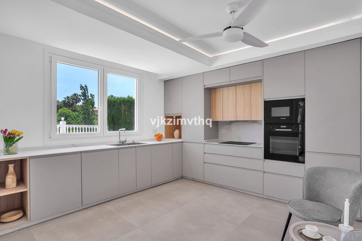 3 bedroom Villa for sale in El Faro with garage - € 1,199,000 (Ref: 9145079)