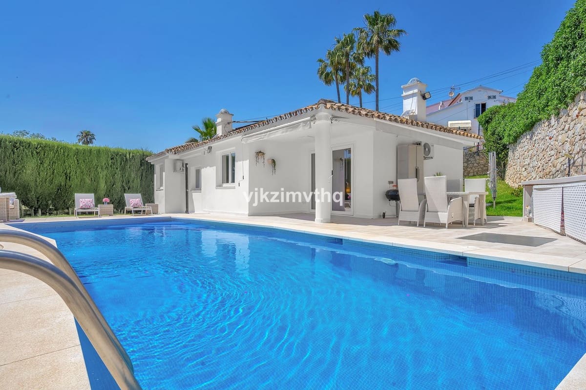 3 bedroom Villa for sale in El Faro with garage - € 1,199,000 (Ref: 9145079)