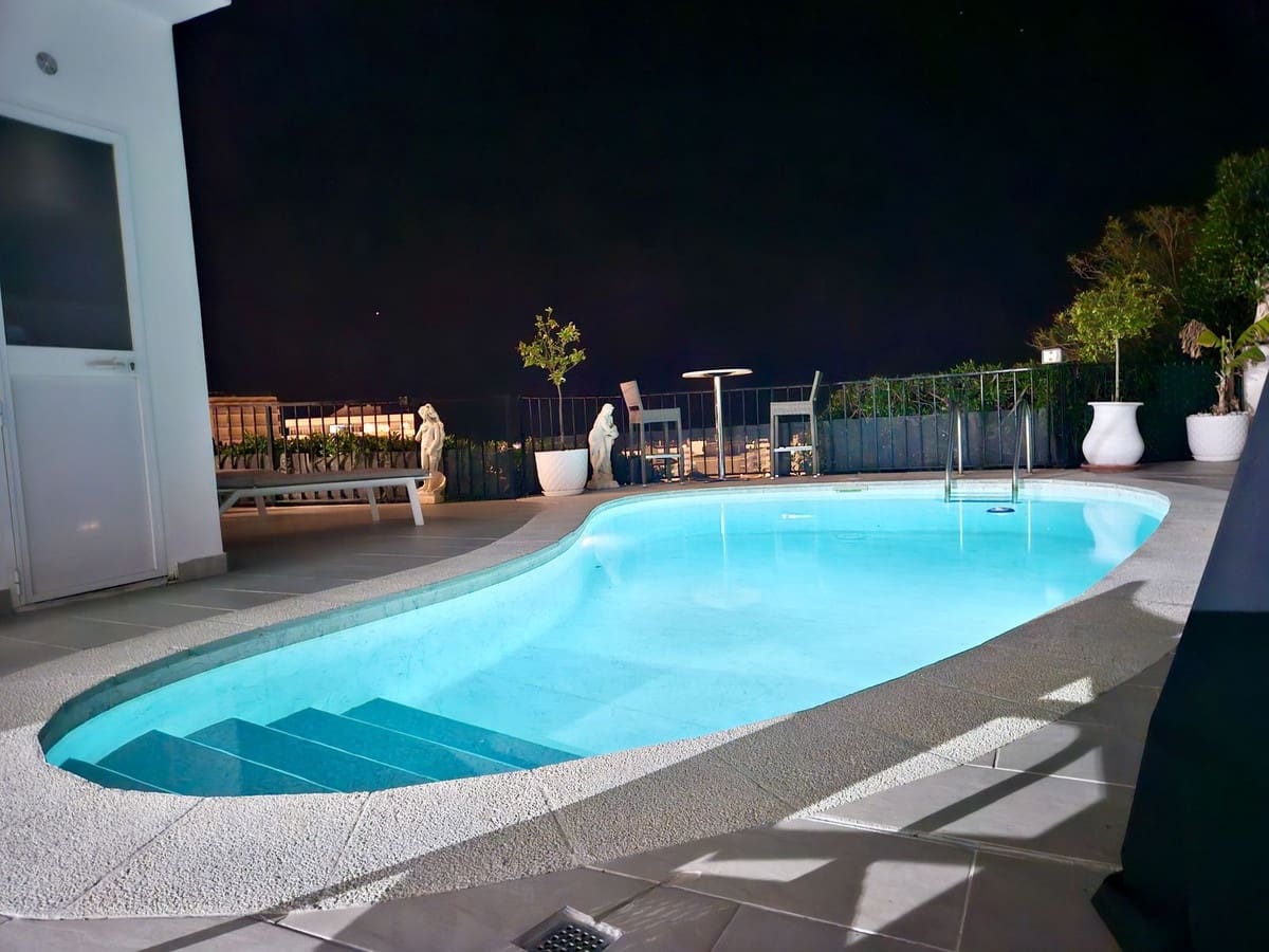 3 slaapkamer Villa te koop in Fuengirola met garage - € 999.999 (Ref: 9145081)