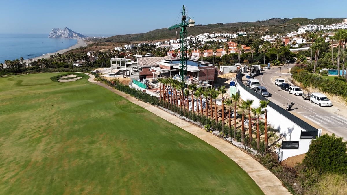 6 slaapkamer Villa te koop in La Alcaidesa met garage - € 9.900.000 (Ref: 9145086)