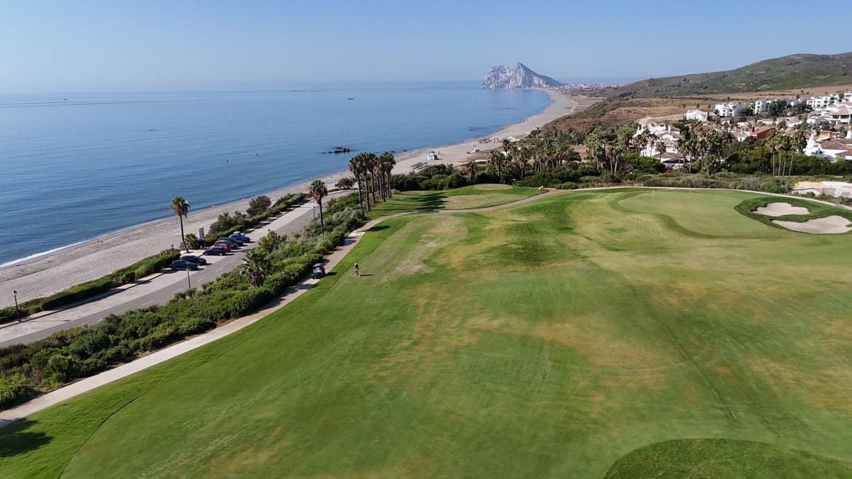 6 slaapkamer Villa te koop in La Alcaidesa met garage - € 9.900.000 (Ref: 9145086)