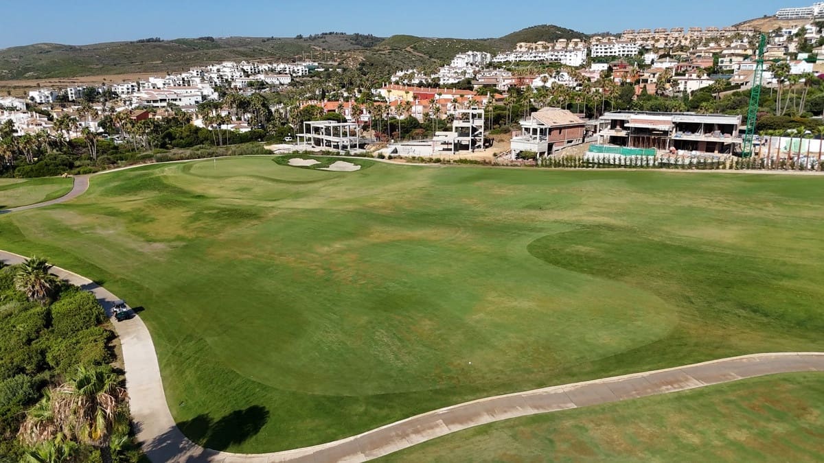 6 slaapkamer Villa te koop in La Alcaidesa met garage - € 9.900.000 (Ref: 9145086)