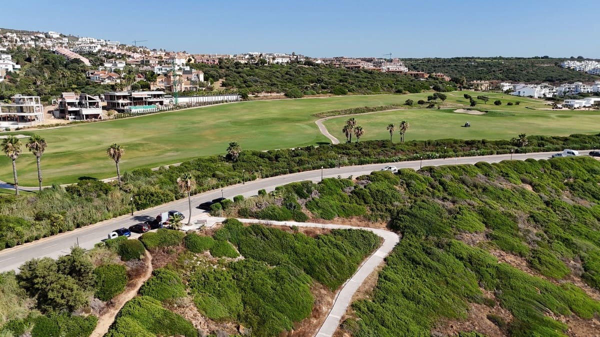 6 slaapkamer Villa te koop in La Alcaidesa met garage - € 9.900.000 (Ref: 9145086)