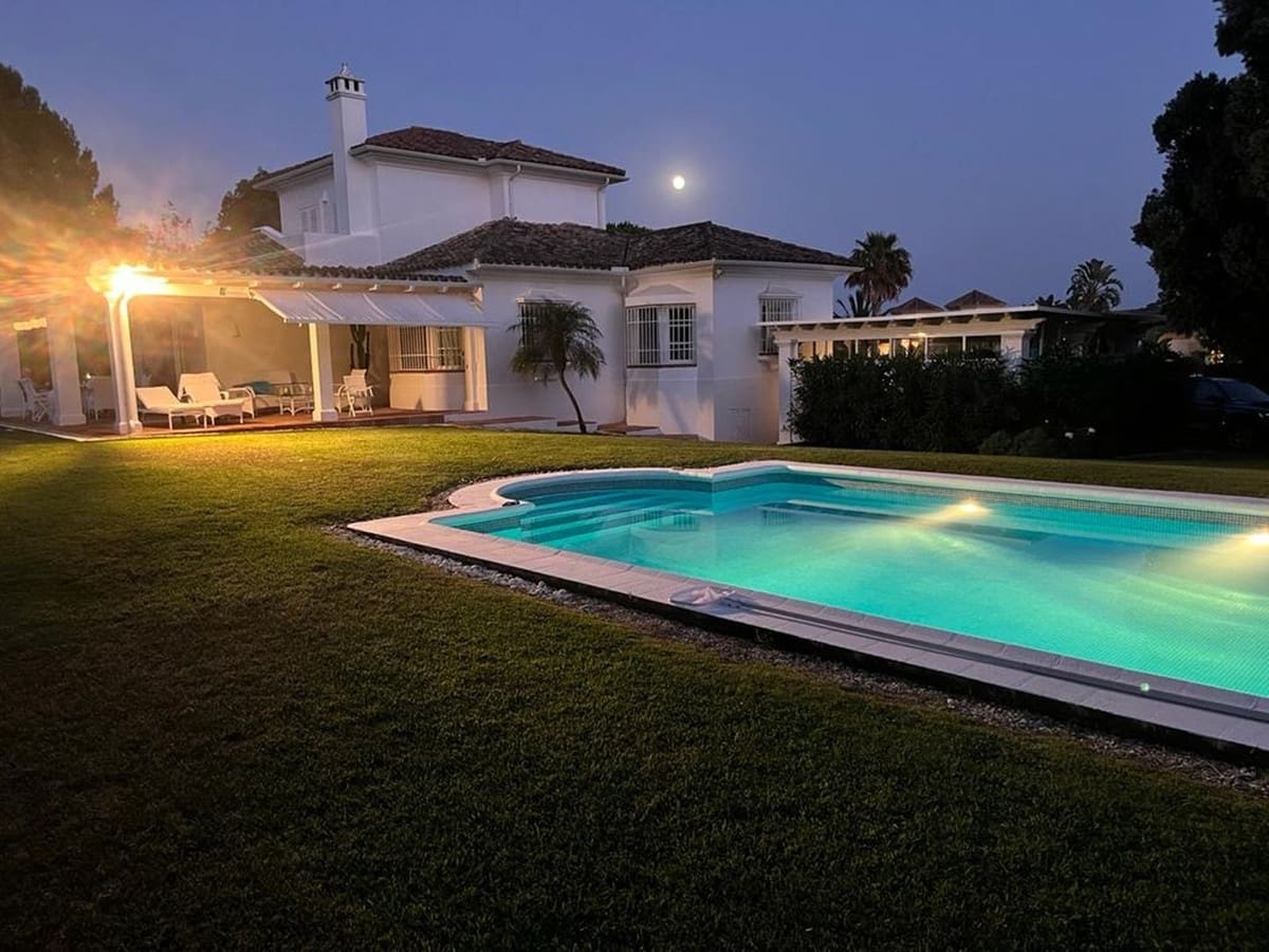 3 soveværelse Villa til salg i San Roque med garage - € 1.200.000 (Ref: 9145089)