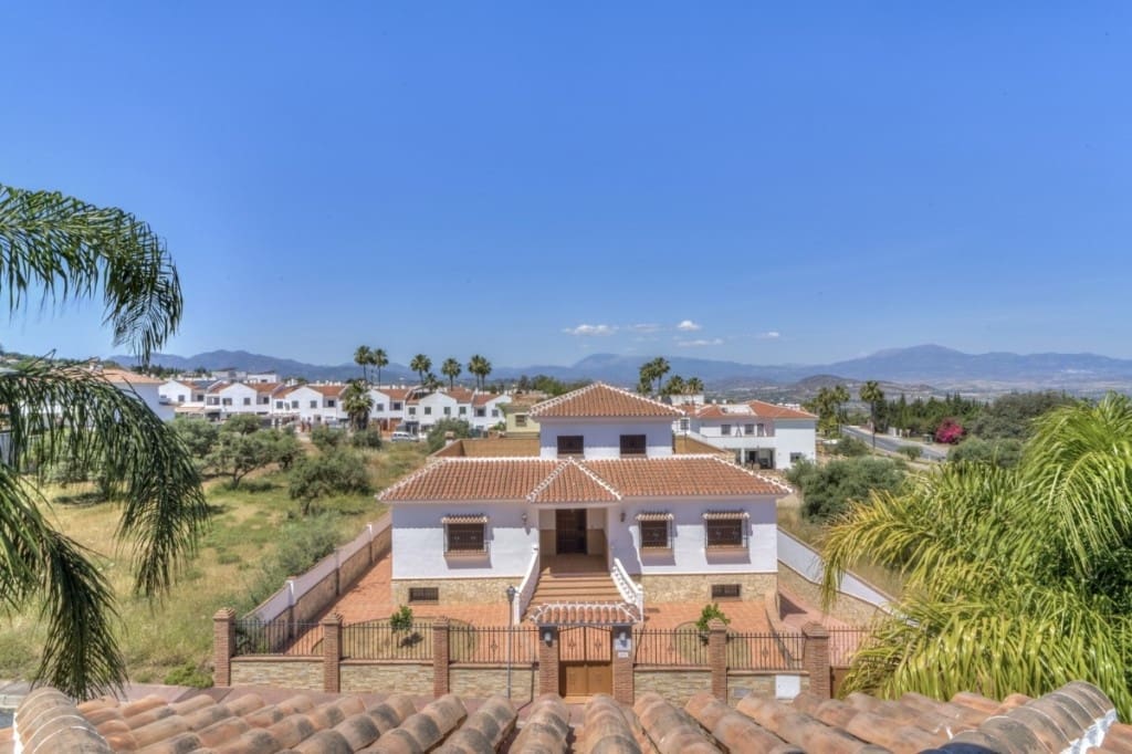 6 soverom Villa til salgs i Alhaurin el Grande med garasje - € 1 200 000 (Ref: 9145093)