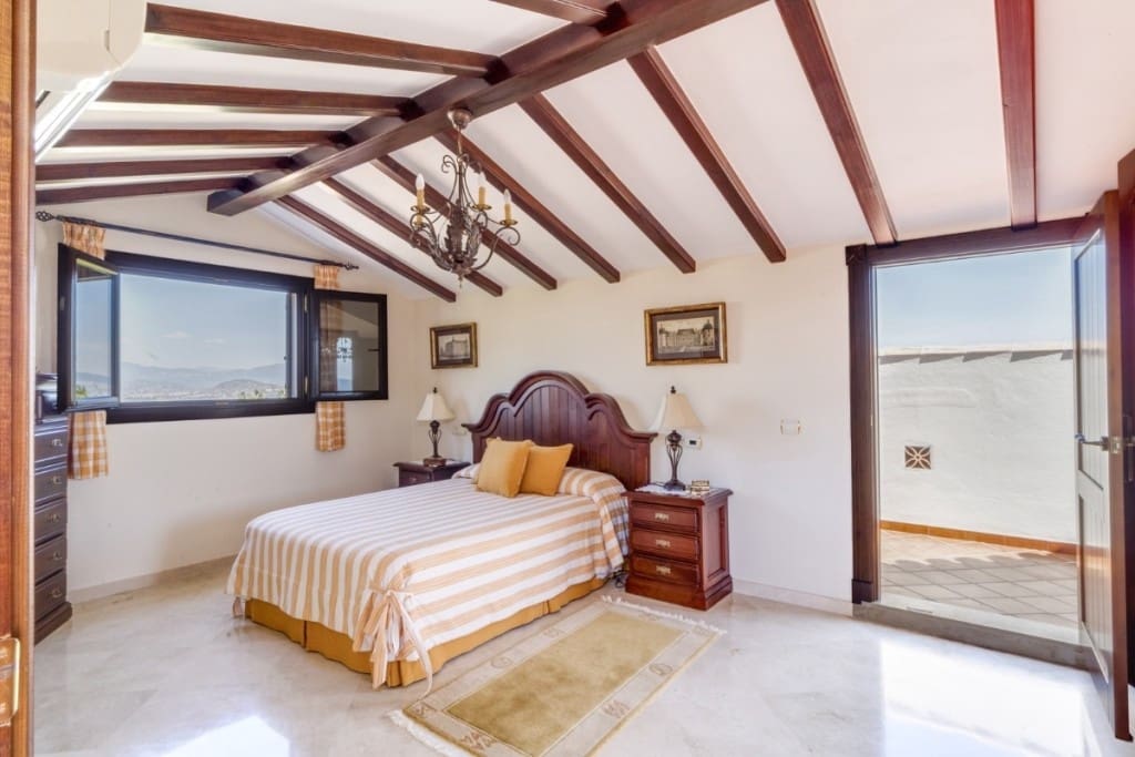 6 soverom Villa til salgs i Alhaurin el Grande med garasje - € 1 200 000 (Ref: 9145093)