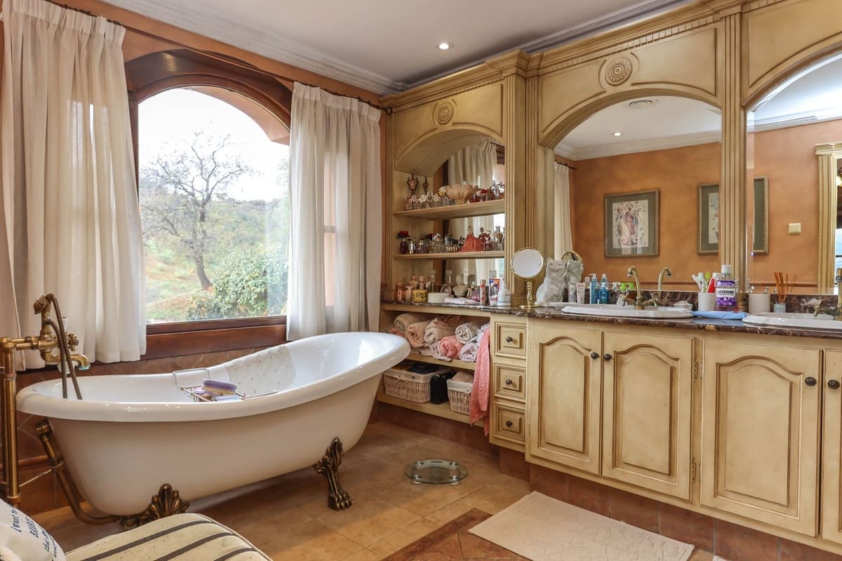 5 soveværelse Villa til salg i Monda - € 899.000 (Ref: 9145095)