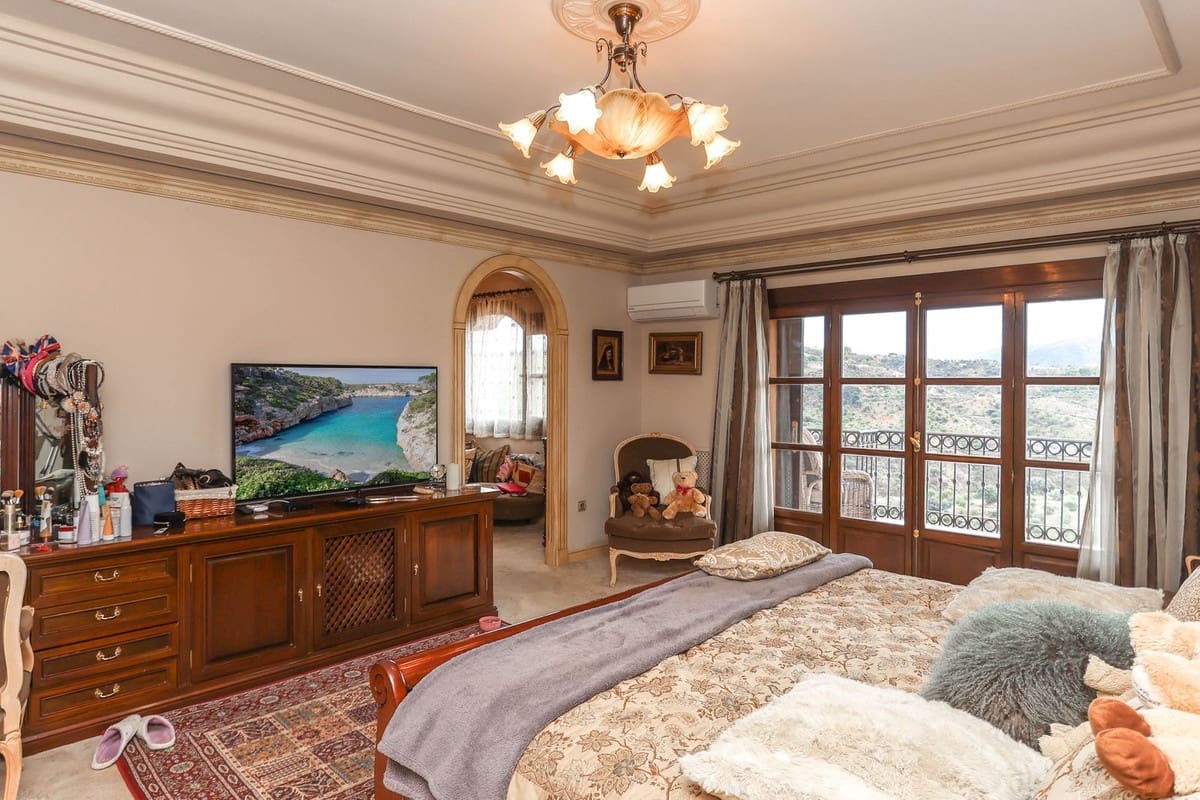 5 soveværelse Villa til salg i Monda - € 899.000 (Ref: 9145095)