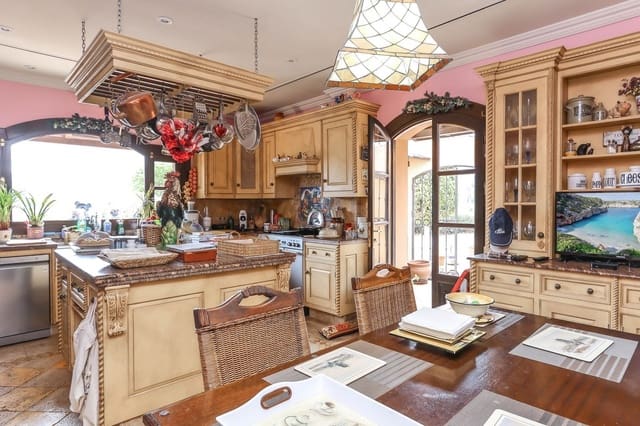 5 soveværelse Villa til salg i Monda - € 899.000 (Ref: 9145095)