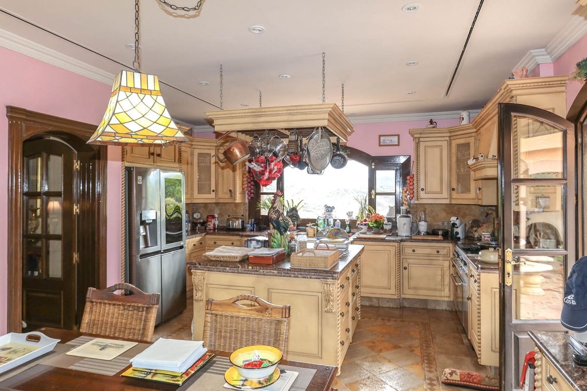 5 soveværelse Villa til salg i Monda - € 899.000 (Ref: 9145095)