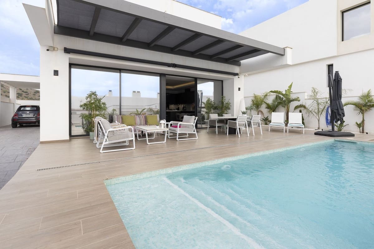 4 soveværelse Villa til salg i Coin - € 759.000 (Ref: 9145097)