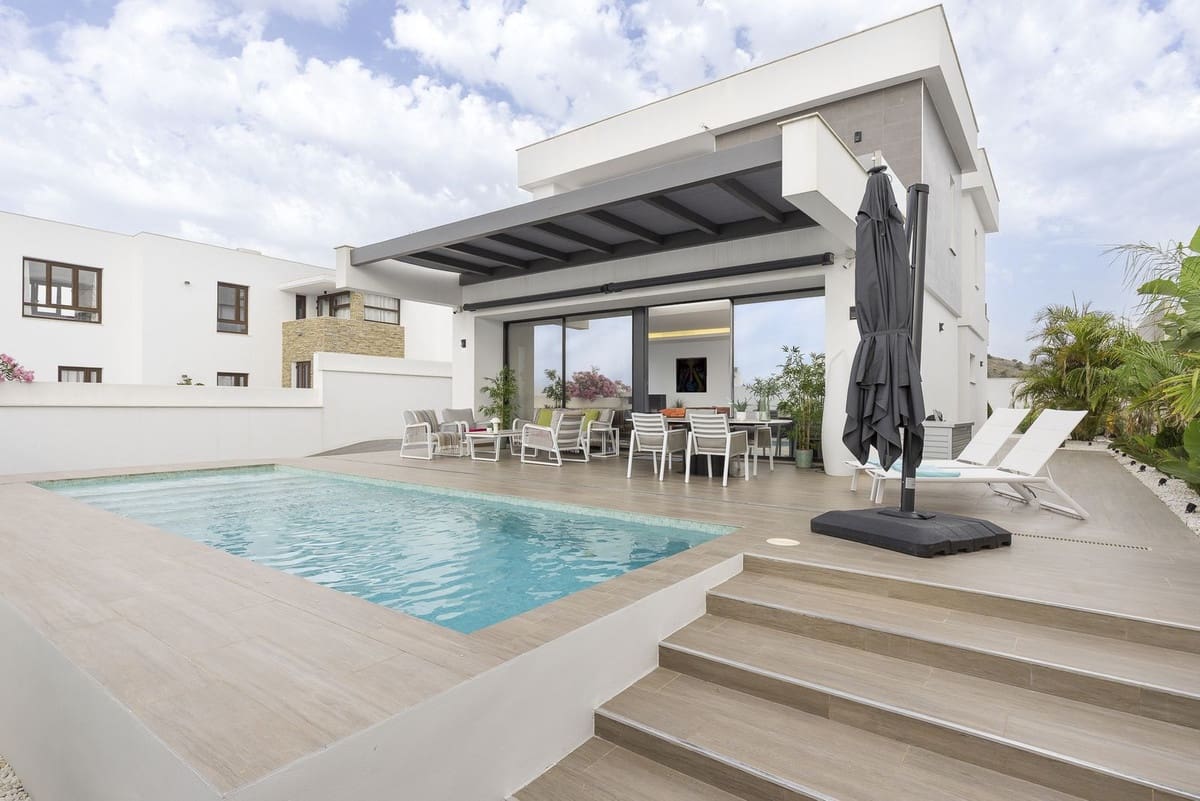 4 soveværelse Villa til salg i Coin - € 759.000 (Ref: 9145097)